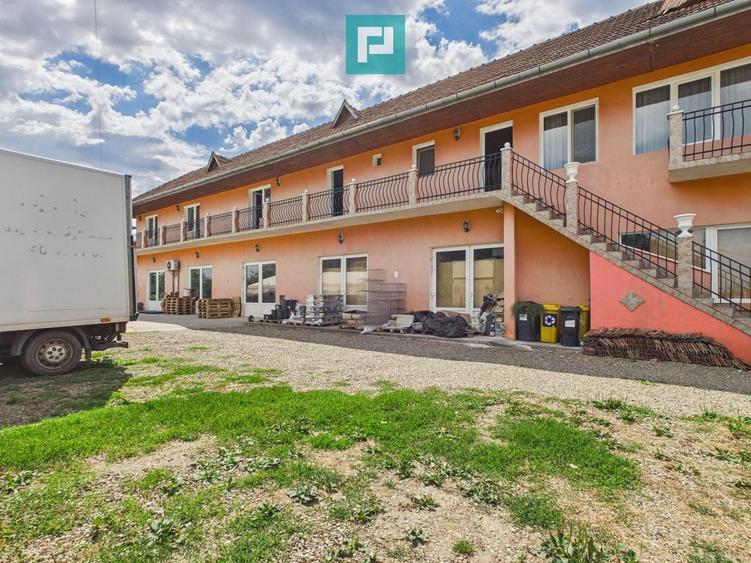Casă individuală cu 9 camere cu Canalizare în Nojorid