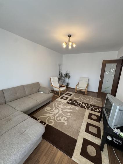 Apartament cu 2 camere decomandat, mobilat în Malu Roșu