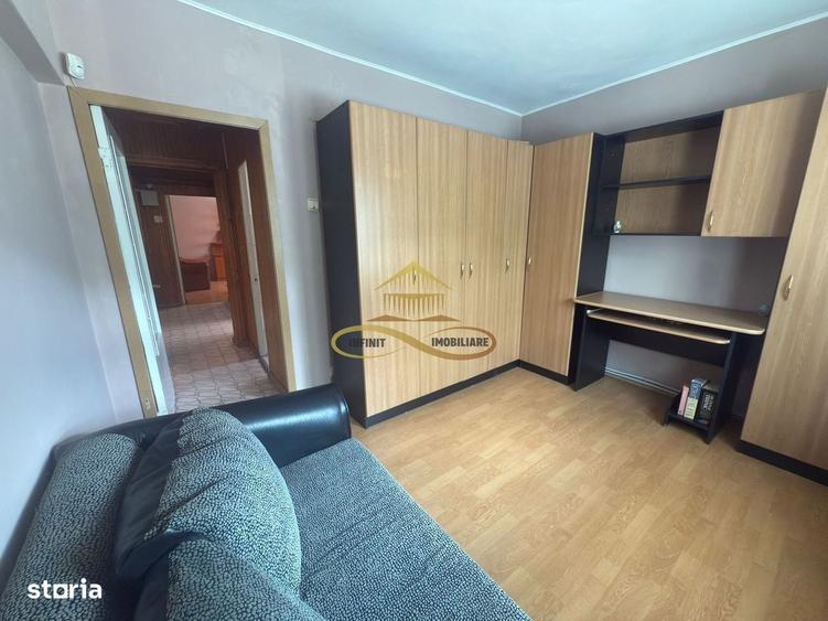 Apartament cu 3 camere decomandat în Ștefan Vodă