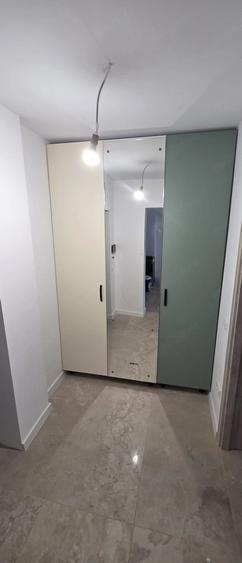 Apartament cu 3 camere semidecomandat în Văcăresti