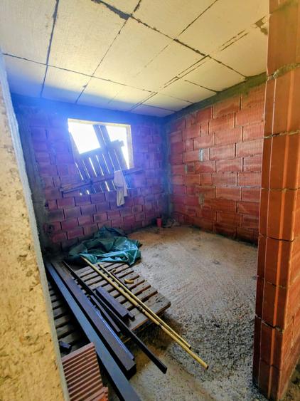 Casă individuală cu 4 camere cu Teren 500 Mp în Breazu