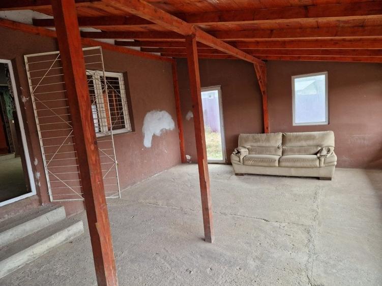 Casă individuală cu 3 camere cu Teren 300 Mp în Brăești