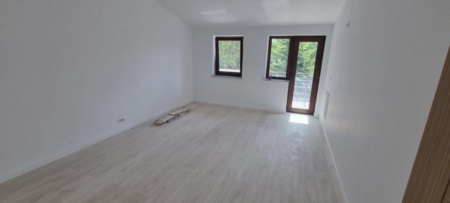 Casă individuală cu 3 camere cu Teren 50 Mp în Central