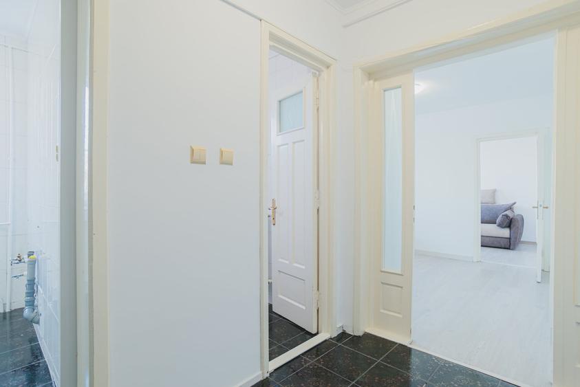Apartament cu 2 camere semidecomandat, mobilat în City Park Mall