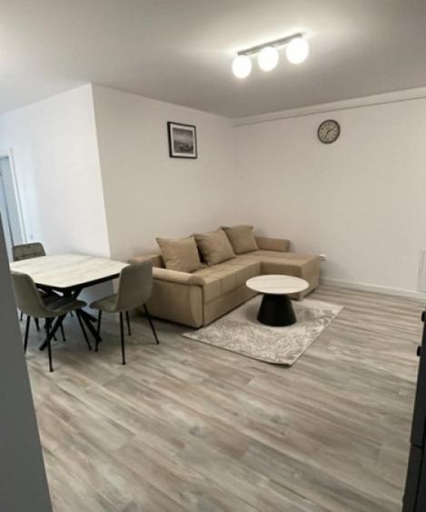 Apartament cu 3 camere decomandat în Florești — fotografia 1