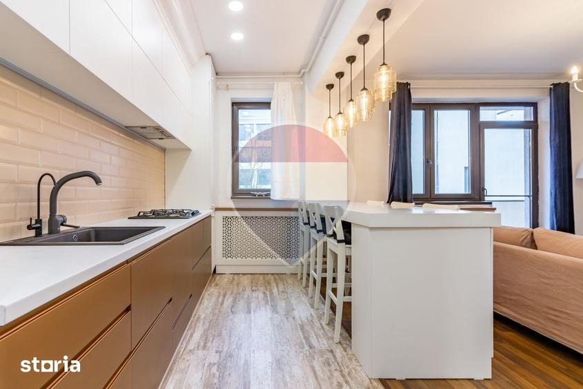 Apartament cu 3 camere semidecomandat în Central