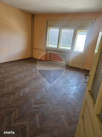 Casă cu 6 camere cu Teren 631 Mp în Ultracentral