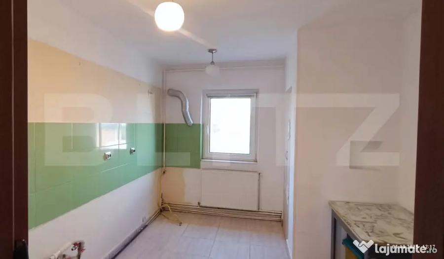 Apartament cu 3 camere decomandat în Florilor