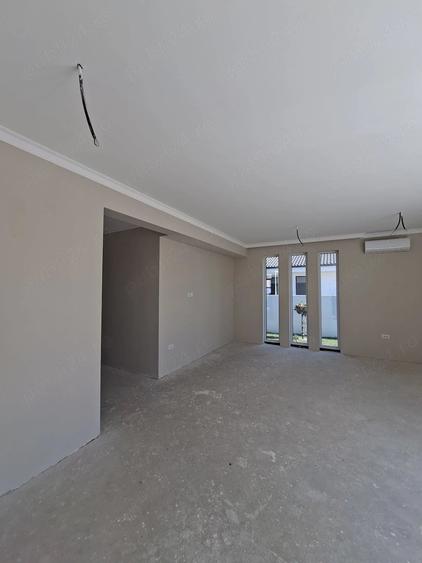Casă cu 3 camere cu Teren 416 Mp în Exterior Vest