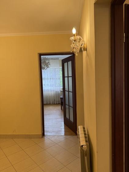 Apartament cu 3 camere decomandat în Independenței