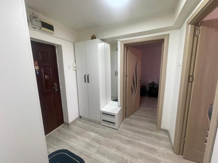Apartament cu 3 camere decomandat, mobilat în Valea Rosie