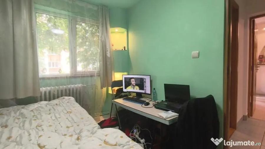 Apartament cu 3 camere semidecomandat în Central