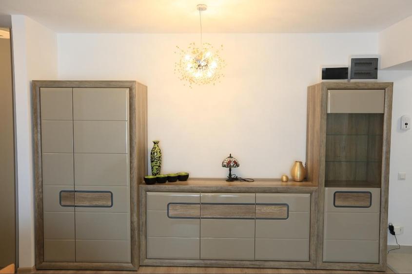 Apartament cu 2 camere semidecomandat, mobilat în Banu Manta