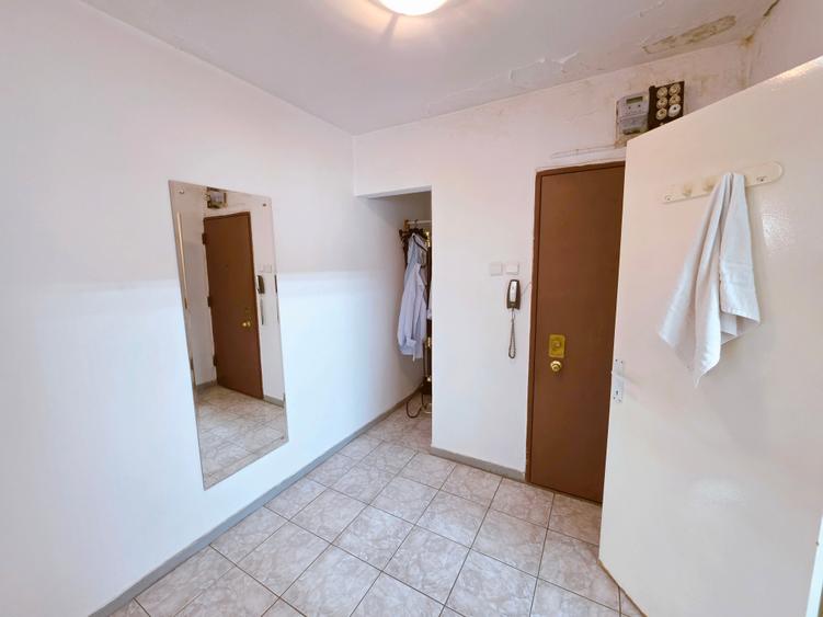 2 camere Sala Palatului Cismigiu etajul 8/8  bloc 1960  55 mp - 6