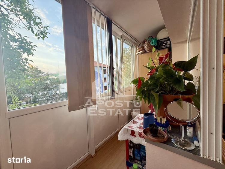 Apartament cu 3 camere semidecomandat în Complex Studențesc