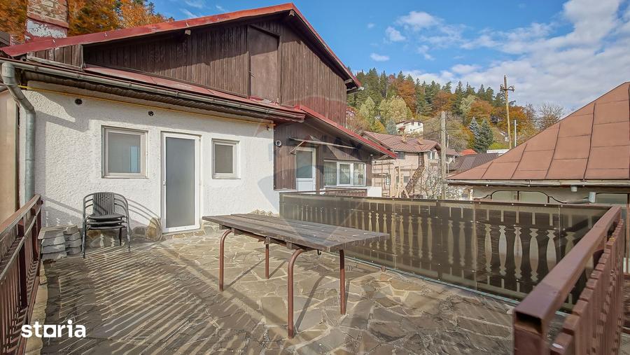 Casă cu 8 camere cu Teren 485 Mp în Central