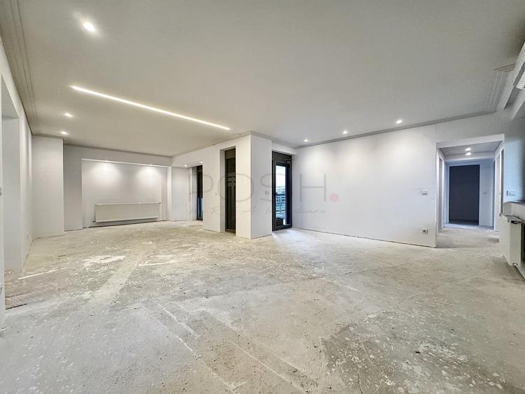 Apartament cu 4 camere în Băneasa
