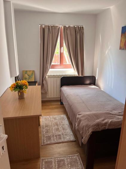 Casă cu 4 camere cu Teren 2000 Mp în Mârzănești