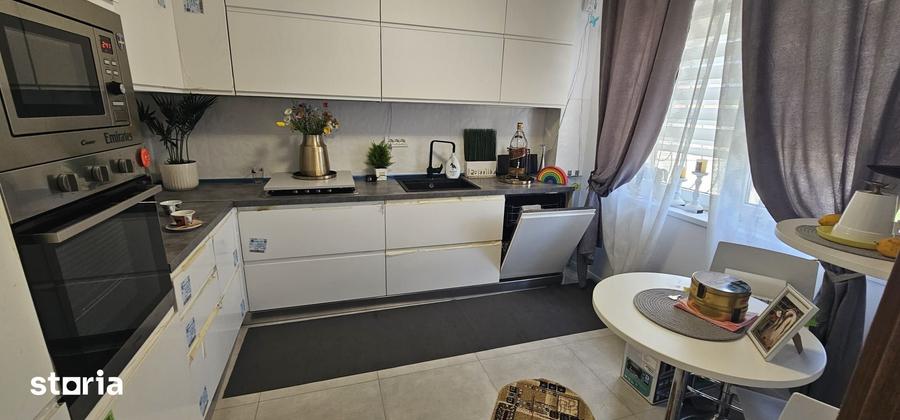 Casă cu 5 camere cu Teren 200 Mp în Central
