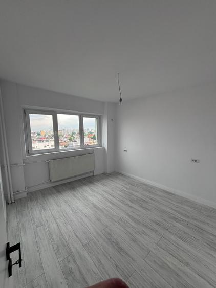 Apartament cu 3 camere decomandat în Titulescu