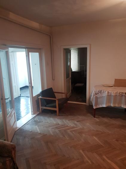 Casă cu 5 camere cu Canalizare în Palazu Mare