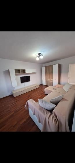 Apartament cu 2 camere decomandat, mobilat în Central