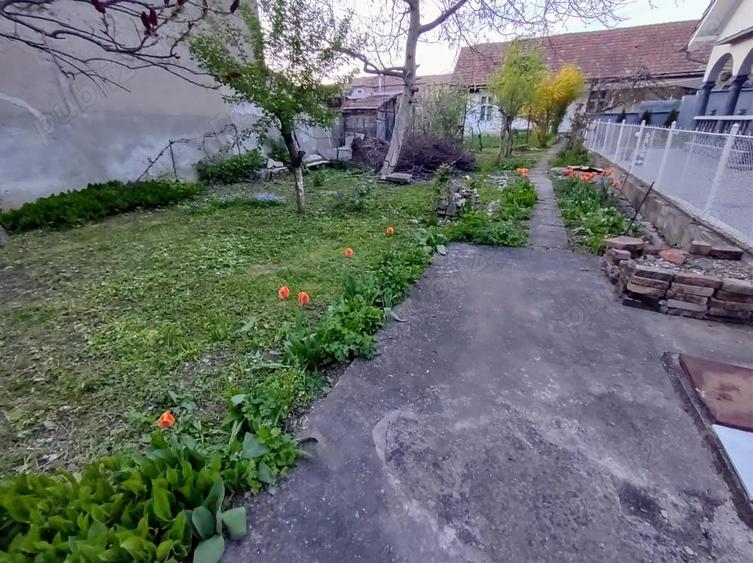Casa cu teren 650 mp in zona ultracentrala pentru locuit sau activita?i comerciale - 1