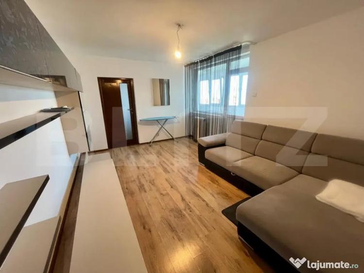 Apartament cu 3 camere semidecomandat în Rogerius