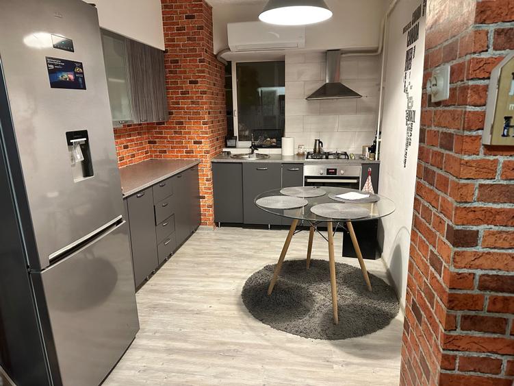 Apartament cu 3 camere decomandat în Sud