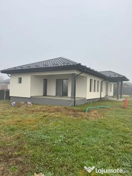 Casă cu 4 camere cu Teren 600 Mp în Satu Nou de Jos