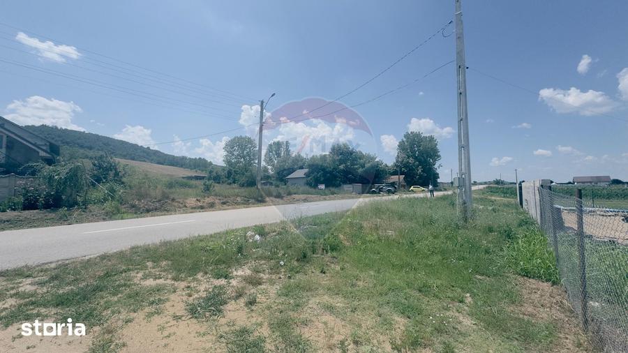 Teren de 3700 mp, în Coțofenii din Dos