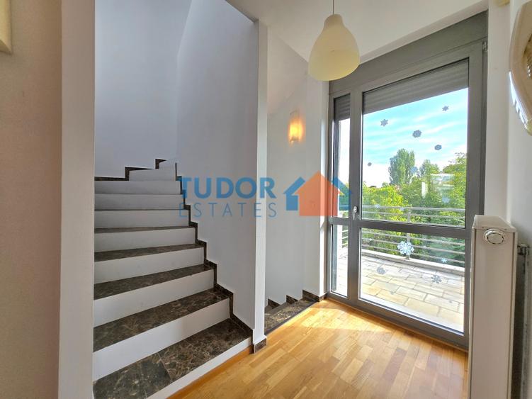 Duplex cu 5 camere cu Canalizare în Sisești