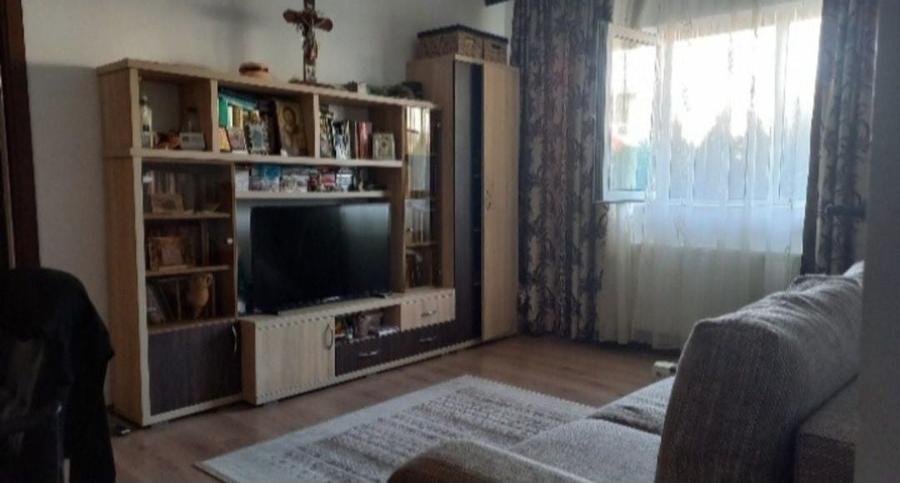 Inchiriez apartament 2 camere Centru Gaesti - 3