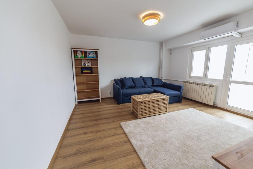 Apartament cu 3 camere decomandat, mobilat în Văcăresti