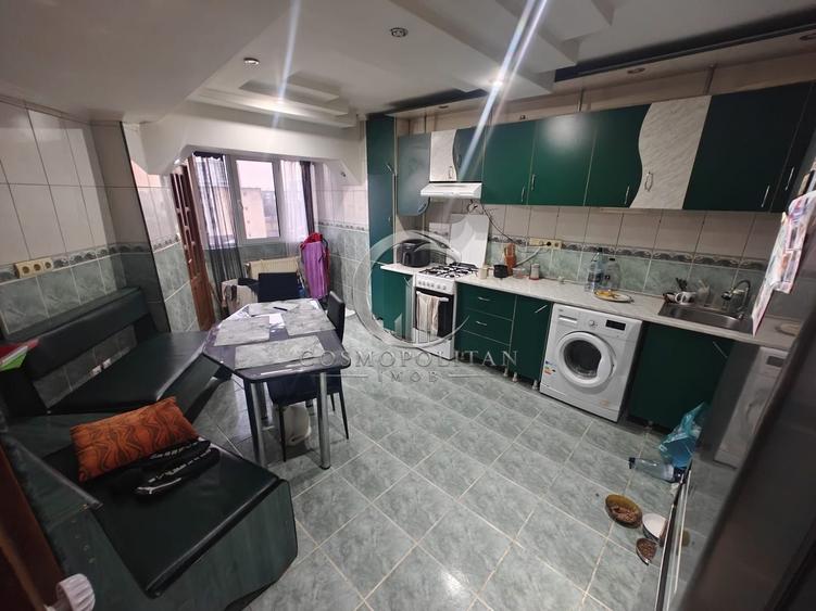 Apartament cu 3 camere în Aleea Sporturilor