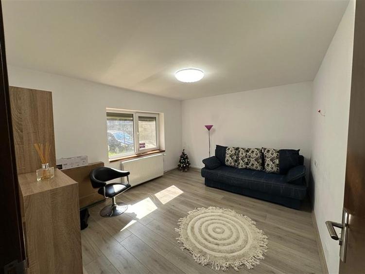 Apartament cu 3 camere decomandat, mobilat în Central