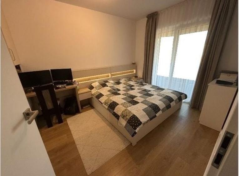 Apartament cu 3 camere semidecomandat, mobilat în Florești