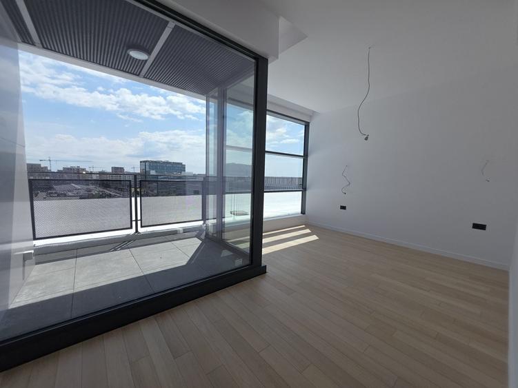 Penthouse cu 4 camere semidecomandat în Nord-Vest