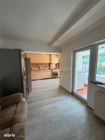 Apartament cu 3 camere decomandat în Est