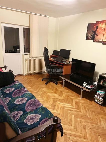 Apartament cu 3 camere decomandat, mobilat în Gară