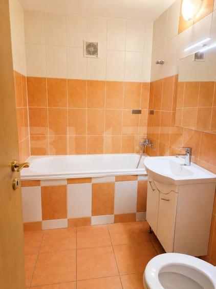 Apartament cu 3 camere semidecomandat, mobilat în Soarelui