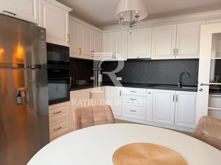 Apartament cu 3 camere decomandat, mobilat în Centru Civic