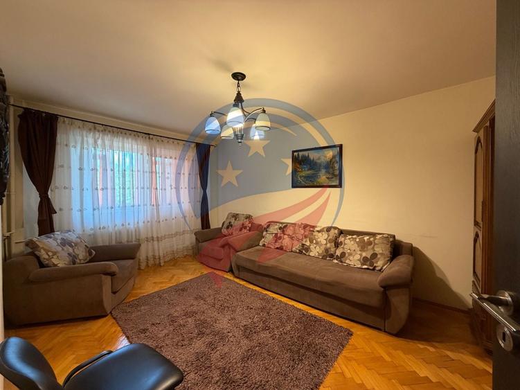 Apartament cu 3 camere decomandat în Lăpuș