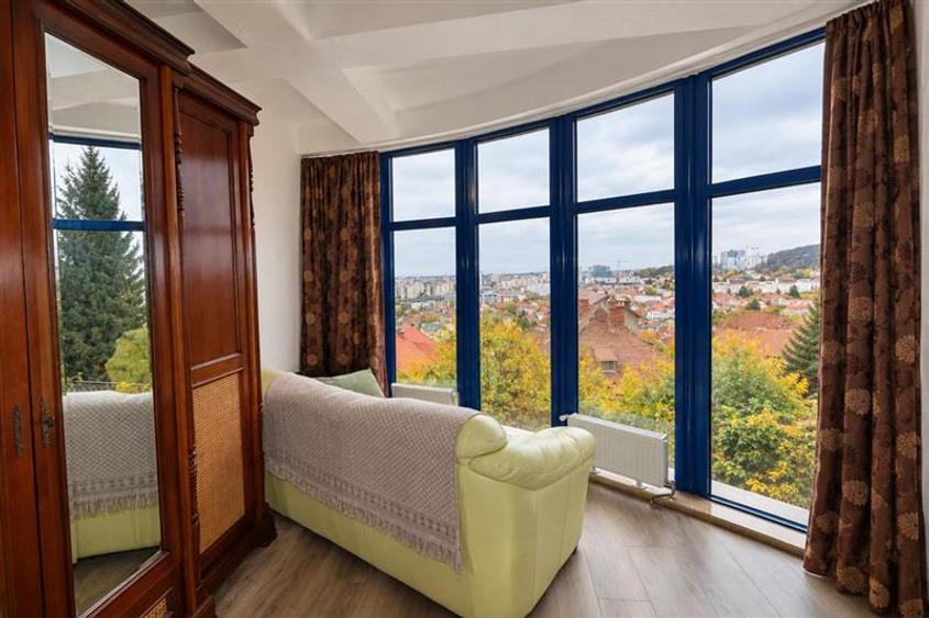 Apartament cu 2 camere decomandat, mobilat în Centrul Istoric