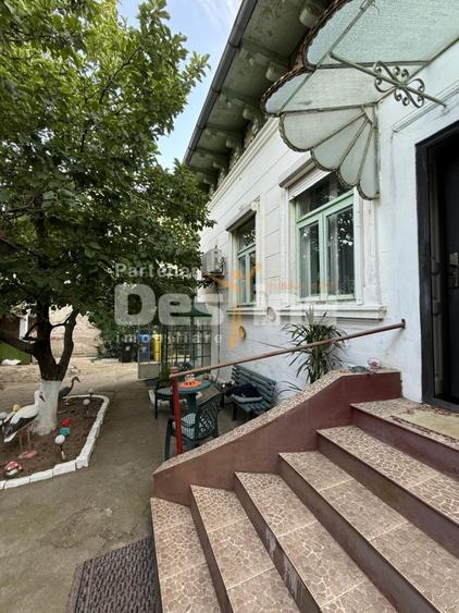 Casă individuală cu 4 camere cu Canalizare în Central