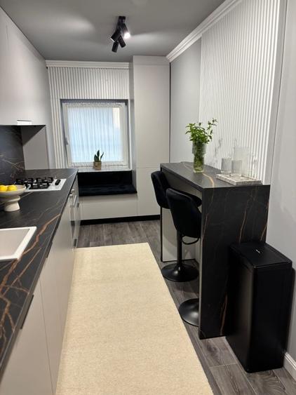 Apartament cu 3 camere decomandat în Central