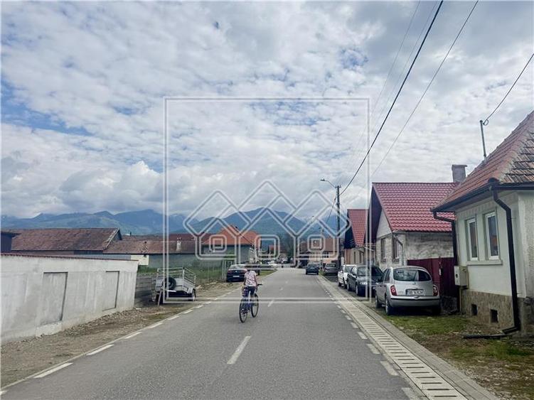 Casă individuală cu 2 camere cu Canalizare în Arpașu de Sus