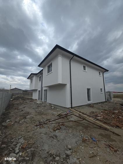 Casă cu 4 camere în Central
