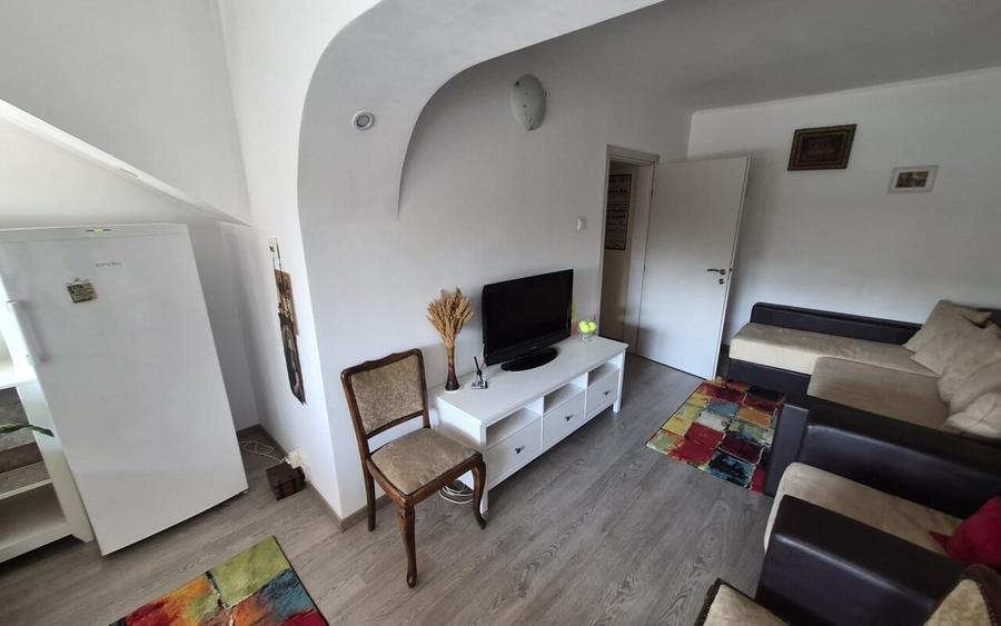 Apartament cu 3 camere decomandat, mobilat în P-ța Alba Iulia