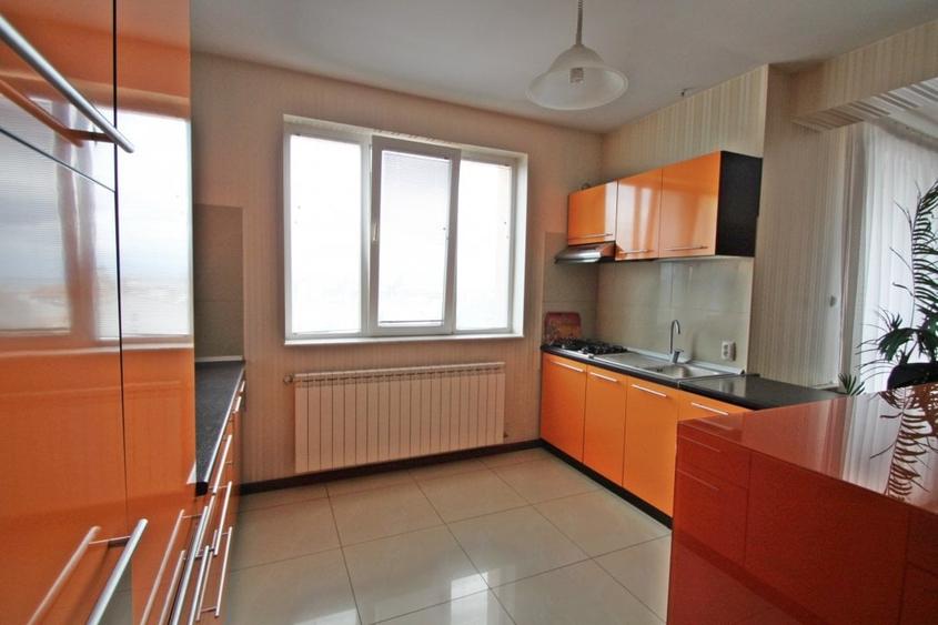 Apartament cu 3 camere decomandat, mobilat în P-ța Ovidiu